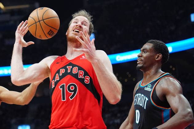 March 15, 2026, Toronto, On, Canada: Toronto Raptors center Jakob Poeltl (19) rebounds against Detroit Pistons center Jalen Duren (0) during first half NBA, Basketball Herren, USA basketball action in Toronto on Sunday, March 15, 2026. Canada News - March 15, 2026  - ZUMAc35_ 20260315_zaf_c35_113 Copyright: xFrankxGunnx
