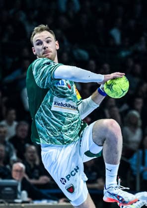 15 03 2026, xlakx, Handball Daikin HBL, Fuechse Berlin HC Erlangen v l Mathias Gidsel Fuechse Berlin goes for the jump shot Berlin Daniel Lakomski