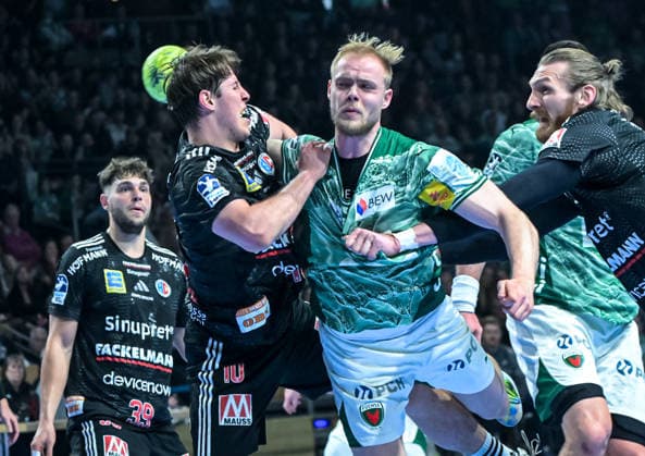 15 03 2026, xlakx, Handball Daikin HBL, Fuechse Berlin HC Erlangen f l Florian Scheerer HC Erlangen , Matthes Langhoff Fuechse Berlin , Antonio Metzner HC Erlangen duel, duel, fight, tackle Berlin Daniel Lakomski