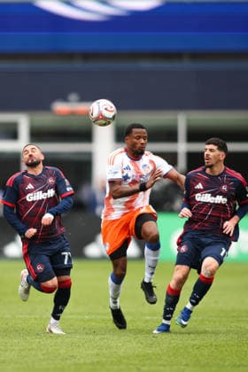 MLS, Fussball Herren, USA 2026: FC Cincinnati Vs Revolution MAR 15 March 15, 2026; Foxborough, Massachusetts, USA; New England Revolution midfielder Diego Fagundez (77) reacts after being hit in the head with the ball in a Major League Soccer game between the New England Revolution and FC Cincinnati at Gillette Stadium. (c) Burt Granofsky CSM (Credit Image: Â Burt Granofsky Cal Media) EDITORIAL USE ONLY Copyright: xx ZUMA-20260315_zma_c04_023.jpg BurtxGranofskyx csmphotothree481145