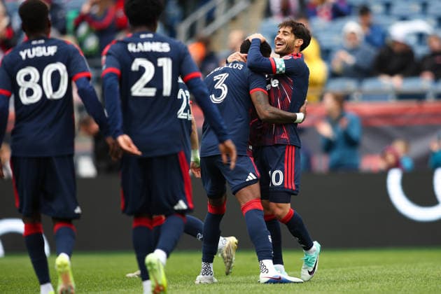 MLS, Fussball Herren, USA 2026: FC Cincinnati Vs Revolution MAR 15 March 15, 2026; Foxborough, Massachusetts, USA; New England Revolution midfielder Carles Gil (10) and New England Revolution defender Brayan Ceballos (3) embrace in a Major League Soccer game between the New England Revolution and FC Cincinnati at Gillette Stadium. (c) Burt Granofsky CSM (Credit Image: Â Burt Granofsky Cal Media) EDITORIAL USE ONLY Copyright: xx ZUMA-20260315_zma_c04_021.jpg BurtxGranofskyx csmphotothree481147