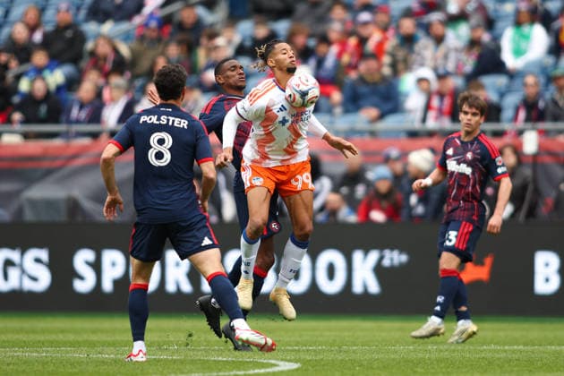 March 15, 2026; Foxborough, Massachusetts, USA; FC Cincinnati forward Ayoub Jabbari (99) chests the ball in a Major League Soccer game between the New England Revolution and FC Cincinnati at Gillette Stadium. (c) CSM MLS, Fussball Herren, USA 2026: FC Cincinnati Vs Revolution MAR 15  - ZUMAc04_ 20260315_zma_c04_028 Copyright: xBurtxGranofskyx