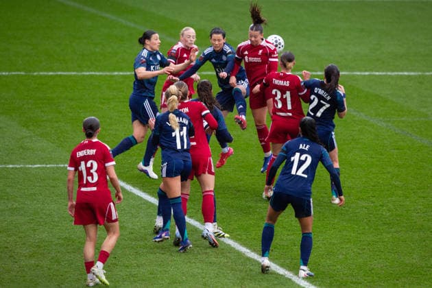 ST HELENS, ENGLAND - MARCH 15. Corner kick situation with Liverpool and Leicester City players trying to win a header at St Helens Stadium on March 15 2026 in St Helens, England. Copyright: xSeanxWalshx Sportspressphoto_SPR111068