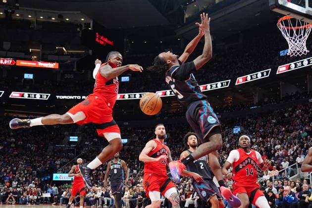 March 15, 2026, Toronto, On, Canada: Toronto Raptors forward Jonathan Mogbo (2) and Detroit Pistons forward Ronald Holland II (5) battle for a rebound during second half NBA, Basketball Herren, USA basketball action in Toronto on Sunday, March 15, 2026. Canada News - March 15, 2026  - ZUMAc35_ 20260315_zaf_c35_127 Copyright: xFrankxGunnx