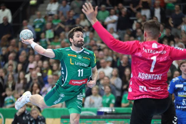 Handball DAIKIN HBL, SC DHfK Leipzig TVB Stuttgart 15 03 2026 Lukas Binder 11, SC DHfK Leipzig throws against goalkeeper Mateusz Kornecki 1, TVB Stuttgart Handball, DAIKIN HBL, 1 Bundesliga, Season 2025 2026, 25 Matchday SC DHfK Leipzig vs TVB Stuttgart on 15 03 2026 at Quarterback Immobilien Arena Leipzig Copyright: xBEAUTIFULxSPORTS JanxKaeferx