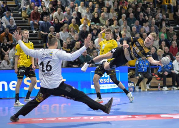 15 03 2026, Dresdens Anton Preußner against Coburgs Petros Boukovinas, Handball, 2 Bundesliga, HC Elbflorenz Dresden HSC Coburg, c Dresden