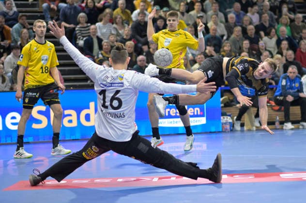 15 03 2026, Dresdens Anton Preußner against Coburgs Petros Boukovinas, Handball, 2 Bundesliga, HC Elbflorenz Dresden HSC Coburg, c Dresden