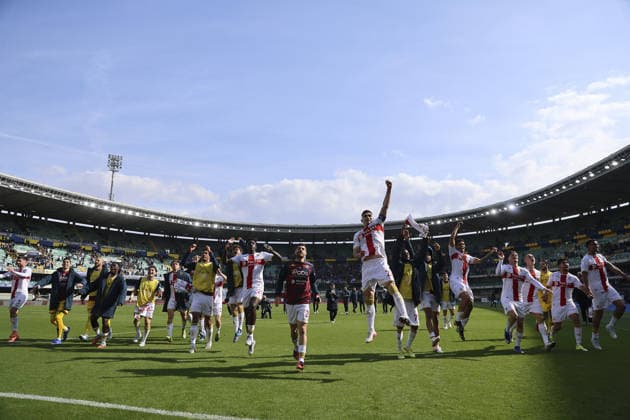 CALCIO - Serie A - Hellas Verona FC vs Genoa CFC Genoa team celebrate the victory at the end of Hellas Verona FC vs Genoa CFC, 29Â° Serie A Enilive 2025-26 game at Marcantonio Bentegodi stadium in Verona (VR), Italy, on March 15, 2026. Verona Italy  Copyright: xIPAxSport ABACAx