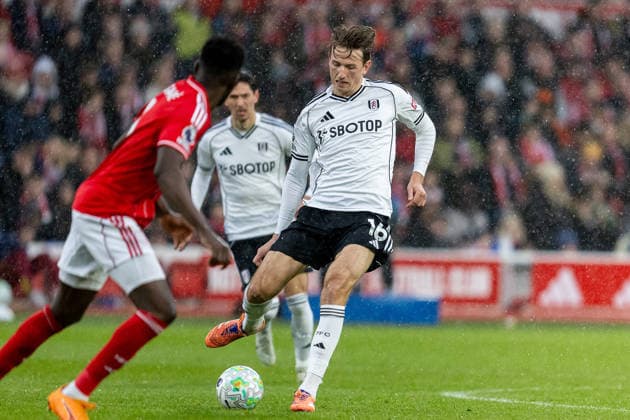 Nottingham Forest v Fulham, Premier League Fulham midfielder Sander Berge (16) plays a pass during the Premier League match between Nottingham Forest and Fulham at the City Ground, Nottingham, UK on 15 March 2026. Nottingham City Ground Nottinghamshire UK Editorial use only DataCo restrictions apply See www.football-dataco.com , Copyright: xManjitxNarotrax PSI-23895-0115