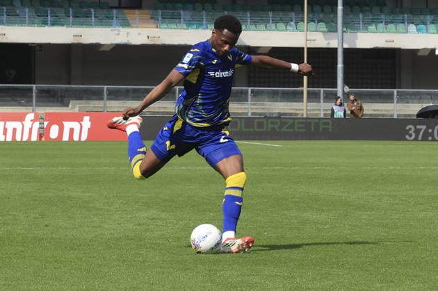 CALCIO - Serie A - Hellas Verona FC vs Genoa CFC Daniel Oyegoke of Hellas Verona FC kick the ball during Hellas Verona FC vs Genoa CFC, 29Â° Serie A Enilive 2025-26 game at Marcantonio Bentegodi stadium in Verona (VR), Italy, on March 15, 2026. Verona Italy  Copyright: xIPAxSport ABACAx