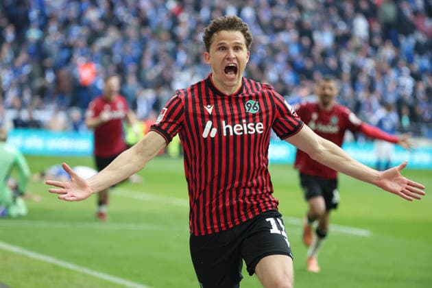 2 Bundesliga FC Schalke 04 Hannover 96 on 15 03 2026 at the Veltins Arena in Schalke Cheering, goal celebration, goal scorer, goal scorer Benedikt Pichler Hannover cheers after his goal for 2 to 2 MH
