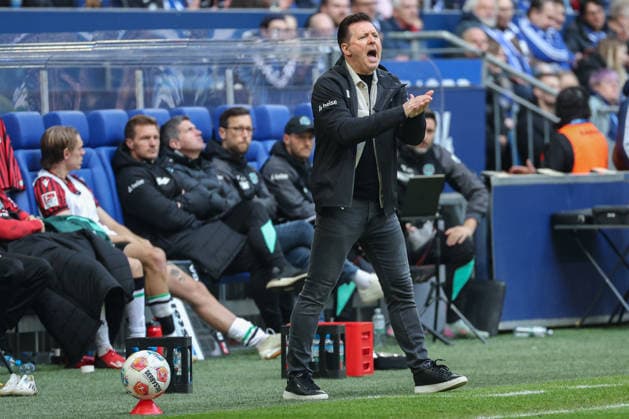 2 Bundesliga FC Schalke 04 Hannover 96 on 15 03 2026 at the Veltins Arena in Schalke Coach Christian Titz Hannover cheers on his team MH