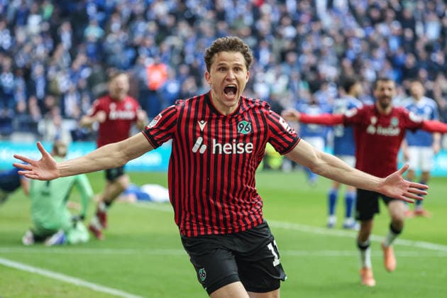 2 Bundesliga FC Schalke 04 Hannover 96 on 15 03 2026 at the Veltins Arena in Schalke Cheering, goal celebration, goal scorer, goal scorer Benedikt Pichler Hannover cheers after his goal for 2 to 2 MH