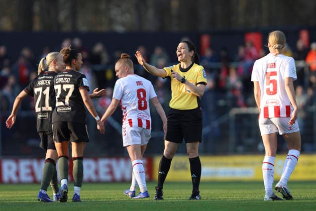 Referee Angelika Söder gestures, gestures during the Woman Bundesliga match between 1 FC Köln and Bayern München, Franz Kremer Stadion on March 15 in Cologne, Germany Photo by Oliver Kaelke DeFodi Images Referee Angelika Söder gestures during the Woman Bundesliga match between 1 FC Köln and Bayern München at Franz Kremer Stadion on March 15, 2026 in Cologne, Germany Photo by Oliver Kaelke DeFodi Images DFL regulations prohibit any use of photographs as image sequences and or quasi video Photo by Oliver Kaelke DeFodi Images