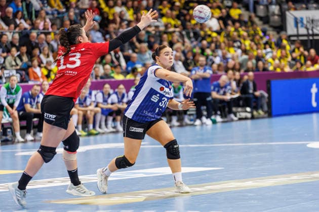 from left Giulia Guarieiro Thüringer HC, 13 , Elin Rosa Magnusdottir Blomberg Lippe, 33 , 15 03 2026, Stuttgart Germany , Handball Women, Final4 2026, Match for 3rd place, Thüringer HC HSG Blomberg Lippe xprx