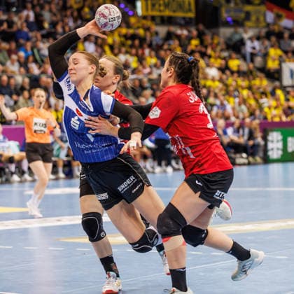 from left Nieke Kühne Blomberg Lippe, 9 , Giulia Guarieiro Thüringer HC, 13 , 15 03 2026, Stuttgart Germany , Handball Women, Final4 2026, Match for 3rd place, Thüringer HC HSG Blomberg Lippe xprx