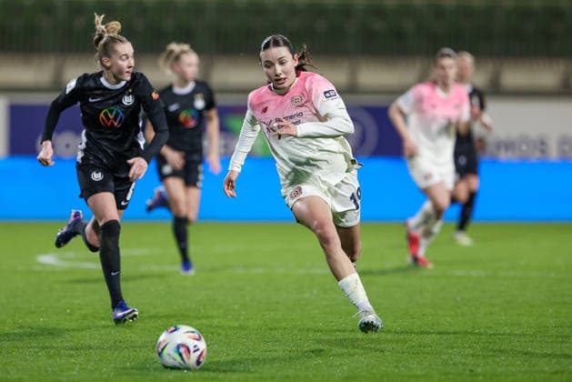Loreen Bender Bayer 04 Leverkusen, 19 on the ball, single image, full body, action, action, match scene, THE DFB GUIDELINES PROHIBIT ANY USE OF PHOTOGRAPHS AS IMAGE SEQUENCES AND OR QUASI VIDEO DFB REGULATIONS PROHIBIT ANY USE OF PHOTOGRAPHS AS IMAGE SEQUENCES AND OR QUASI VIDEO , 15 03 2026, Wolfsburg Germany , Soccer, Google Pixel Womens Bundesliga, VfL Wolfsburg Bayer 04 Leverkusen xobx