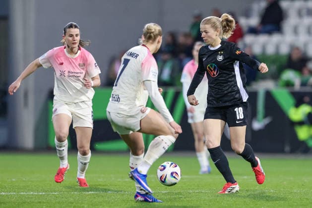 Justine Kielland VfL Wolfsburg, 18 on the ball, single image, full body, action, action, game scene, THE DFB GUIDELINES PROHIBIT ANY USE OF PHOTOGRAPHS AS IMAGE SEQUENCES AND OR QUASI VIDEO DFB REGULATIONS PROHIBIT ANY USE OF PHOTOGRAPHS AS IMAGE SEQUENCES AND OR QUASI VIDEO , 15 03 2026, Wolfsburg Germany , Soccer, Google Pixel Womens Bundesliga, VfL Wolfsburg Bayer 04 Leverkusen xobx
