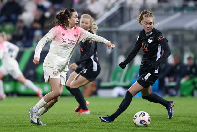 from left Loreen Bender Bayer 04 Leverkusen, 19 and Janina Minge VfL Wolfsburg, 6 in a duel, dynamic, action, game scene, THE DFB REGULATIONS PROHIBIT ANY USE OF PHOTOGRAPHS AS IMAGE SEQUENCES AND OR QUASI VIDEO , 15 03 2026, Wolfsburg Germany , Football, Google Pixel Womens Bundesliga, VfL Wolfsburg Bayer 04 Leverkusen xobx