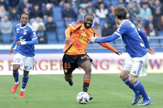 JONATHAN IKONE, Paris F.C., MARTIAL GODO, Racing Strasburgo, Ligue 1, 2025-26, Racing Strasbourg vs Paris F.C. 0-0, 15-03-2026, Contrasto, Action LIGUE 1 2025-26 RACING STRASBURGO-PARIS FC 0-0
