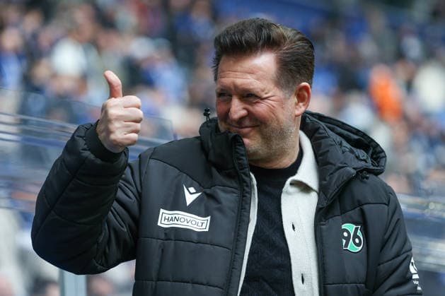 2. Bundesliga - FC Schalke 04 - Hannover 96 am 15.03.2026 in der Veltins-Arena auf Schalke Trainer Christian Titz (Hannover) ist zufrieden *** 2 Bundesliga FC Schalke 04 Hannover 96 on 15 03 2026 at the Veltins Arena in Schalke Coach Christian Titz Hannover is satisfied MH
