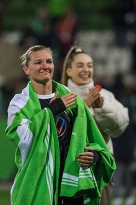 Wolfsburg, Germany 15 March 2026 20 Matchday 1 Womens Bundesliga VfL Wolfsburg Women vs Bayer Leverkusen 04 Women In the picture Alexandra Popp VfL celebrating after the home win against Leverkusen Copyright: HMBxMedia MadeleinexFantini