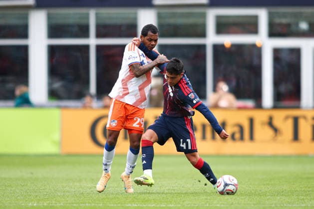 March 15, 2026; Foxborough, Massachusetts, USA; New England Revolution forward Luca Langoni (41) holds FC Cincinnati forward Bryan Ramirez (29) off the ball in a Major League Soccer game between the New England Revolution and FC Cincinnati at Gillette Stadium. (c) CSM MLS, Fussball Herren, USA 2026: FC Cincinnati Vs Revolution MAR 15  - ZUMAc04_ 20260315_zma_c04_040 Copyright: xBurtxGranofskyx