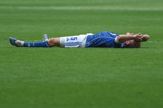 2 Bundesliga FC Schalke 04 Hannover 96 on 15 03 2026 in the Veltins Arena on Schalke Timo Becker Schalke 5 dissatisfied, disappointed, disappointed, dejected MH
