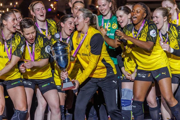 BVB Dortmund celebrates cup victory Winners award ceremony, first-placed team, gold medal, 15 03 2026, Stuttgart Germany , Handball women, Final4 2025, Final, HSG Bensheim Auerbach BVB Dortmund xprx