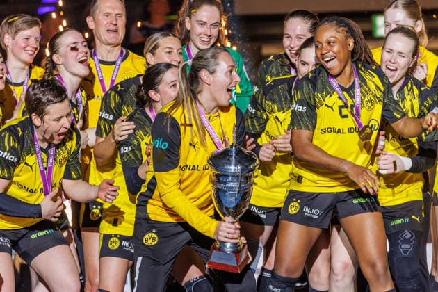 BVB Dortmund celebrates cup victory Winners award ceremony, first-placed team, gold medal, 15 03 2026, Stuttgart Germany , Handball women, Final4 2025, Final, HSG Bensheim Auerbach BVB Dortmund xprx