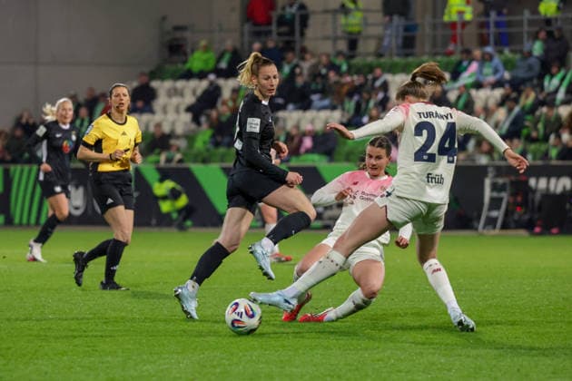 15 03 2026, xgrfx, Soccer Google Pixel Women Bundesliga, VfL Wolfsburg Bayer Leverkusen v l Sarai Linder VfL Wolfsburg , Katharina Piljic, Lilla Turanyi Bayer Leverkusen DFL DFB REGULATIONS PROHIBIT ANY USE OF PHOTOGRAPHS as IMAGE SEQUENCES and or QUASI VIDEO Wolfsburg