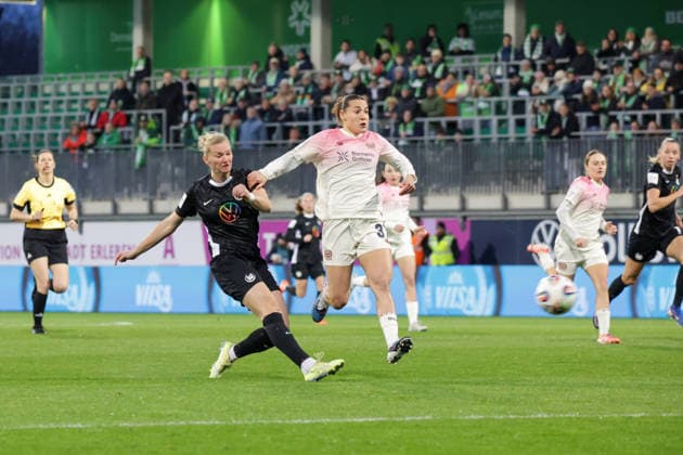 15 03 2026, xgrfx, Soccer Google Pixel Women Bundesliga, VfL Wolfsburg Bayer Leverkusen v l Alexandra Popp VfL Wolfsburg , Carlotta Wamser Bayer Leverkusen DFL DFB REGULATIONS PROHIBIT ANY USE OF PHOTOGRAPHS as IMAGE SEQUENCES and or QUASI VIDEO Wolfsburg