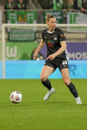 15 03 2026, xgrfx, Soccer Google Pixel Women Bundesliga, VfL Wolfsburg Bayer Leverkusen v l Sarai Linder VfL Wolfsburg DFL DFB REGULATIONS PROHIBIT ANY USE OF PHOTOGRAPHS as IMAGE SEQUENCES and or QUASI VIDEO Wolfsburg