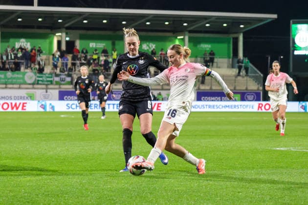 15 03 2026, xgrfx, Soccer Google Pixel Women Bundesliga, VfL Wolfsburg Bayer Leverkusen v l Janina Minge VfL Wolfsburg , Sofie Zdebel Bayer Leverkusen DFL DFB REGULATIONS PROHIBIT ANY USE OF PHOTOGRAPHS as IMAGE SEQUENCES and or QUASI VIDEO Wolfsburg