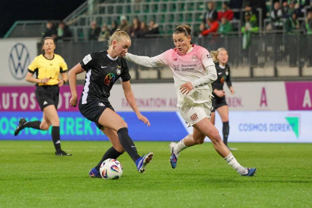 15 03 2026, xgrfx, Soccer Google Pixel Women Bundesliga, VfL Wolfsburg Bayer Leverkusen v l Ella Peddemors VfL Wolfsburg , Carlotta Wamser Bayer Leverkusen DFL DFB REGULATIONS PROHIBIT ANY USE OF PHOTOGRAPHS as IMAGE SEQUENCES and or QUASI VIDEO Wolfsburg