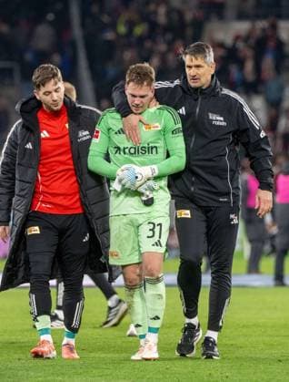 Soccer, Men, 1 Bundesliga, Season 2025 26, 28 Matchday , SC Freiburg 1 FC Union Berlin 0 1 , f l Goalkeeper Carl Klaus 1 FC Union Berlin , Goalkeeper Matheo Raab 1 FC Union Berlin , Goalkeeping coach Michael Gspurning 1 FC Union , Cheering after the final whistle, 15 03 2026, Copyright: xMatthiasxKochx