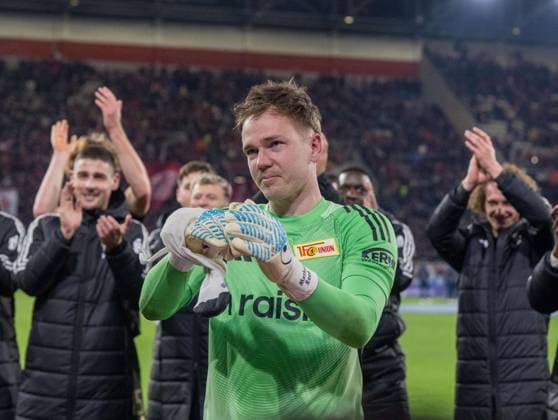 Soccer, Men, 1 Bundesliga, Season 2025 26, 28 Matchday , SC Freiburg 1 FC Union Berlin 0 1 , Fans and players of Union celebrate the injured goalkeeper Matheo Raab 1 FC Union Berlin , Cheering after the final whistle, 15 03 2026, Copyright: xMatthiasxKochx