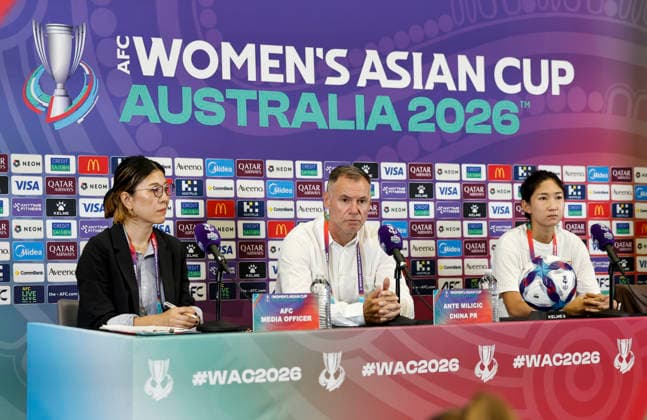 (260316) -- PERTH, March 16, 2026 -- Ante Milicic (C), head coach of the Chinese national women s football team and Wang Yanwen (R), player of China, attend Team China s press conference, PK, Pressekonferenz of Women s Asian Cup at Perth Stadium in Perth, Australia, March 16, 2026. (Photo by Xinhua) (SP)AUSTRALIA-PERTH-FOOTBALL-WOMEN S ASIAN CUP-CHINA-PRESS CONFERENCE ZhouxDan