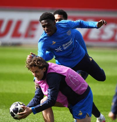 16 03 2026, xophax, Football , UEFA Champions League , 2025 2026 , Bayer Leverkusen training before the second leg against Arsenal London Tim Oermann , left and Ernest Poku , right both Bayer 04 Leverkusen