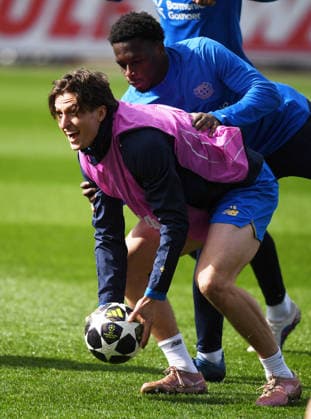 16 03 2026, xophax, Football , UEFA Champions League , 2025 2026 , Bayer Leverkusen training before the second leg against Arsenal London Tim Oermann , left and Ernest Poku , right both Bayer 04 Leverkusen