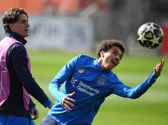 16 03 2026, xophax, Football , UEFA Champions League , 2025 2026 , Bayer Leverkusen training before the second leg against Arsenal London Tim Oermann , left Bayer 04 and Montrell Culbreath , right Bayer 04 Leverkusen Leverkusen