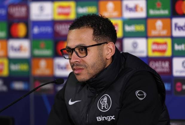 LONDON, ENGLAND, MARCH 16: Liam Rosenior Manager of Chelsea talks to the press during the Chelsea FC press conference, PK, Pressekonferenz on MD-1 ahead of the match between Chelsea FC and Paris Saint-Germain FC in the UEFA Champions League, Round of 16, 2nd Leg match at Stamford Bridge Stadium in London, England, on March 16. (Photo by Daniel Weir)  Copyright: xDanielxWeir SportsxPressxPhotox Sportspressphoto_SPR111808