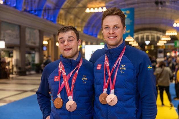 260316 Zebastian Modin with guide Emil Talsi of the Swedish national cross country para skiing team pose for a portrait with their bronze medals during a homecoming celebration event after returning home from the Milano Cortina 2026 Winter Paralympic Games on March 16, 2026 in Stockholm. Photo: Caisa Rasmussen BILDBYRAN COP 353 CR0036 paralympic games paralympics paralympiska spel paralympiske leker vinter-paralympics winter paralympics milano cortina 2026 milano cortina 2026 winter paralympic games parasport para sports bbeng hemkomst sweden sverige brons bronze *** 260316 Zebastian Modin with guide Emil Talsi of the Swedish national cross country para skiing team pose for a portrait with their bronze medals during a homecoming celebration event after returning home from the Milano Cortina 2026 Winter Paralympic Games on March 16, 2026 in Stockholm Photo Caisa Rasmussen BILDBYRAN COP 353 CR0036 paralympic games paralympics paralympiska spel paralympiske leker vinter paralympics winter paralympics milano cortina 2026 milano cortina 2026 winter paralympic games parasport para sports bbeng hemkomst sweden sverige brons bronze  Copyright: CAISAxRASMUSSEN BB260316BB625