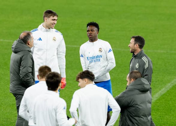 Vinicius Junior of Real Madrid joins his teammates during a training session during the press conference, PK, Pressekonferenz training at the Academy Stadium, Manchester. Picture date: 16th March 2026. Picture credit should read: Cody Froggatt Sportimage EDITORIAL USE ONLY. No use with unauthorised audio, video, data, fixture lists, club league logos or live services. Online in-match use limited to 120 images, no video emulation. No use in betting, games or single club league player publications. SPI_021_CF_REAL_MADRID_PRESS SPI-4608-0021