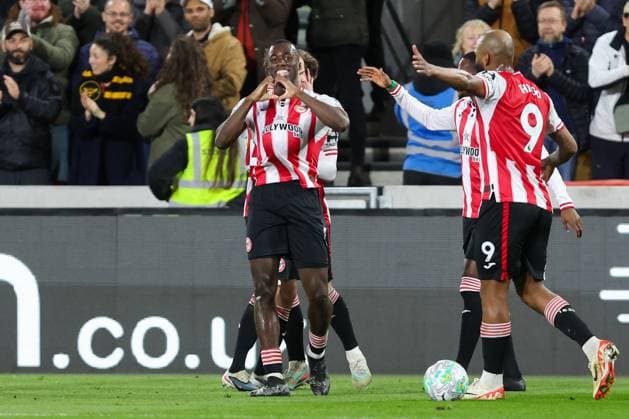 Michael Kayode of Brentford celebrates scoring his team s first goal of the match with his teammates Brentford v Wolverhampton Wanderers, Football, Premier League, The Gtech Community Stadium, London, UK - 16 03 2026 EDITORIAL USE ONLY No use with unauthorised audio, video, data, fixture lists (outside the EU), club league logos or live services. Online in-match use limited to 45 images (+15 in extra time). No use to emulate moving images. No use in betting, games or Copyright: xAnthonyxHanc Shutterstockx 16777223d