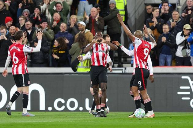 Michael Kayode of Brentford celebrates scoring his team s first goal of the match with his teammates Brentford v Wolverhampton Wanderers, Football, Premier League, The Gtech Community Stadium, London, UK - 16 03 2026 EDITORIAL USE ONLY No use with unauthorised audio, video, data, fixture lists (outside the EU), club league logos or live services. Online in-match use limited to 45 images (+15 in extra time). No use to emulate moving images. No use in betting, games or Copyright: xAnthonyxHanc Shutterstockx 16777223f