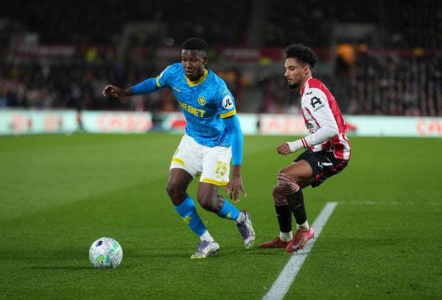 Yerson Mosquera of Wolverhampton Wanderers marked by Kevin Schade of Brentford Brentford v Wolverhampton Wanderers, Premier League, Football, Gtech Community Stadium, London, UK - 16 Mar 2026London Gtech Community Stadium United Kingdom EDITORIAL USE ONLY No use with unauthorised audio, video, data, fixture lists, club league logos or live services. Online in-match use limited to 120 images, no video emulation. No use in betting, games or single club league player publications. Copyright: xJedxLeicester Shutterstockx 16776303k