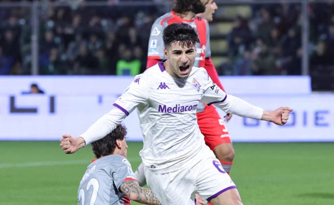 Fiorentina s Fabiano Parisi jubilates after scoring the goal 0-1 during the Serie A soccer match between Cremonese and Fiorentina at the Giovanni Zini Stadium in Cremona Italy - Monday, 16 march 2026. - Soccer .  Copyright: xAlbertoxMariani LaPressex