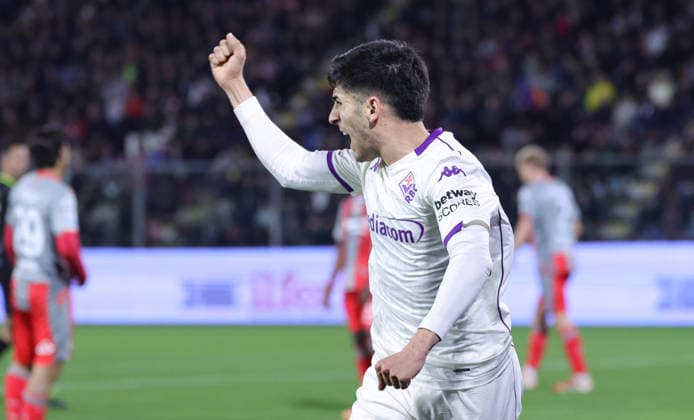 Fiorentina s Fabiano Parisi jubilates after scoring the goal 0-1 during the Serie A soccer match between Cremonese and Fiorentina at the Giovanni Zini Stadium in Cremona Italy - Monday, 16 march 2026. - Soccer .  Copyright: xAlbertoxMariani LaPressex