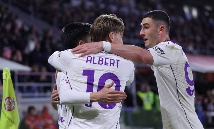 Fiorentina s players jubilates after scoring the goal 0-1 during the Serie A soccer match between Cremonese and Fiorentina at the Giovanni Zini Stadium in Cremona Italy - Monday, 16 march 2026. - Soccer .  Copyright: xAlbertoxMariani LaPressex